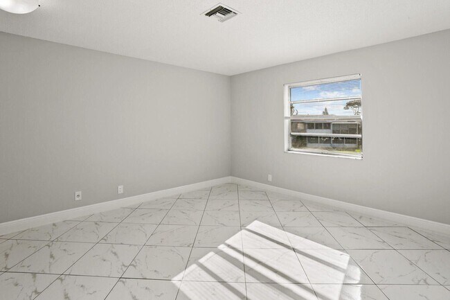 Building Photo - 2480 Juniper Dr