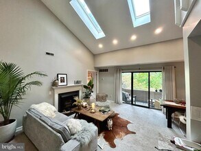 Building Photo - 1709 Mountainview Dr