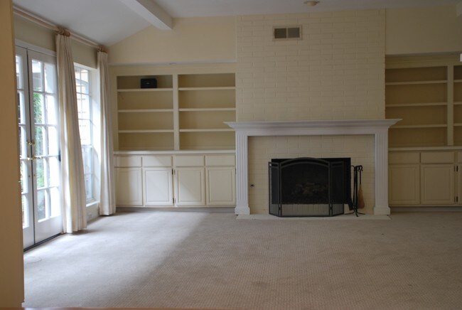 Living - New Carpet & Paint - 13082 Mindanao Way