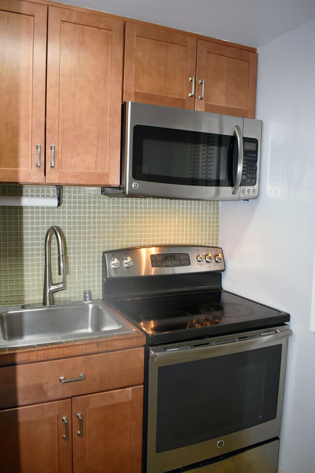 Building Photo - 1728 N. Rhodes St.