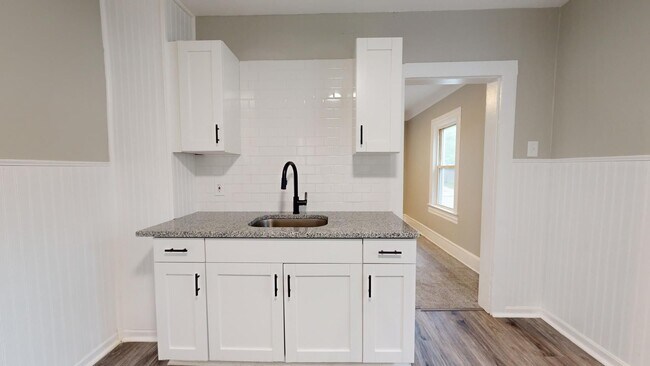Building Photo - Renovated 3 bedroom home near the Airport