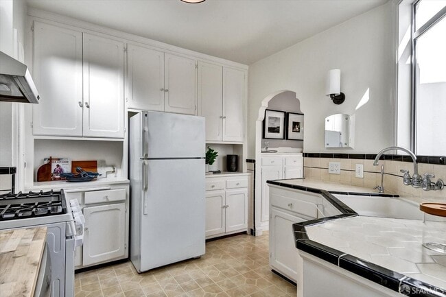 Building Photo - 1551 27th Ave