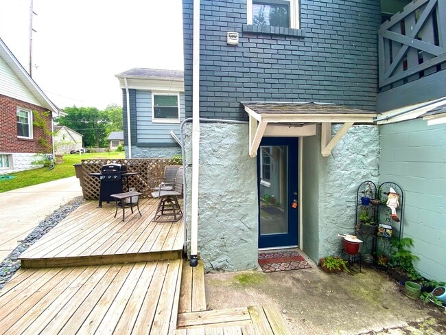 Building Photo - 1305 Stratford Ave