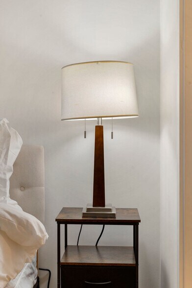 Building Photo - 853 W Blackhawk St