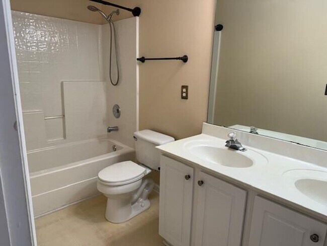 Building Photo - 3601 Pritchard Ct