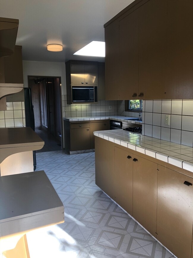 Building Photo - Lovely 3/2 home in the hills of El Cerrito with breathtaking views of the bay!