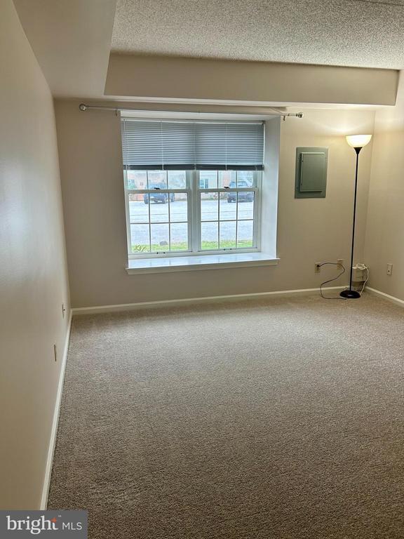 Building Photo - 1905 N Glen Dr