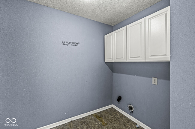 Building Photo - 7928 States Bend Dr