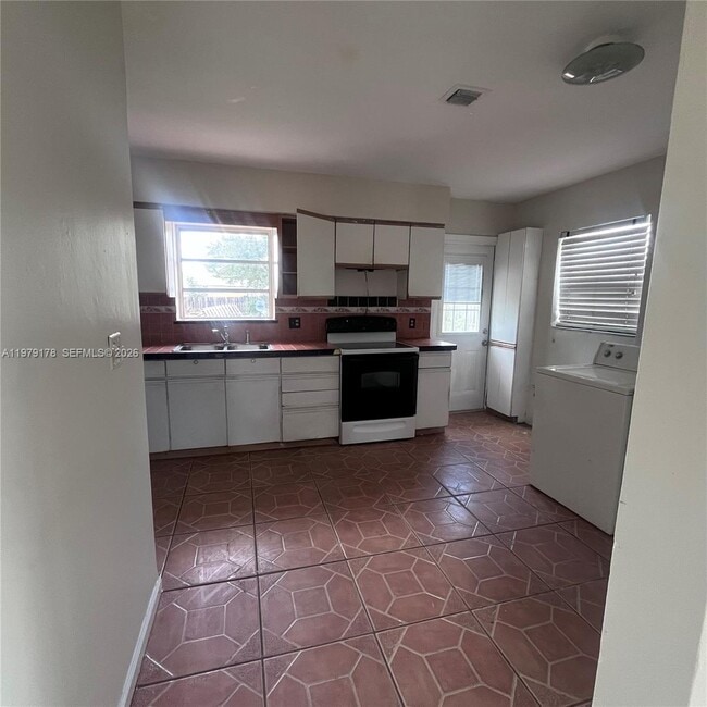 Building Photo - 114 SW 67th Terrace