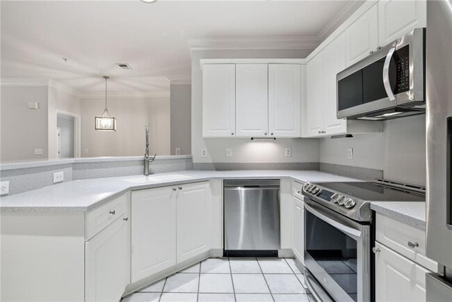 Building Photo - 2400 Cumberland Pkwy SE