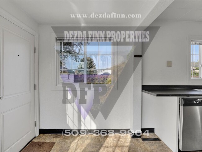 Building Photo - 2 Bed, 1 Bath in NE Spokane Valley Availab...