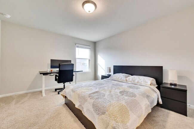 Building Photo - 3422 Couch Dr