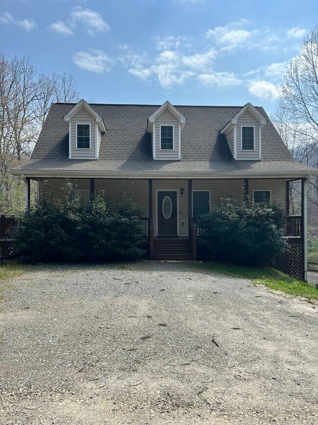 Building Photo - 2615 Rolling River Dr