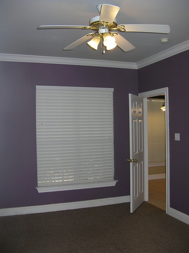 Building Photo - 710 E Boyd Dr