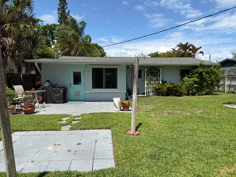 Building Photo - 262 43rd Ave NE