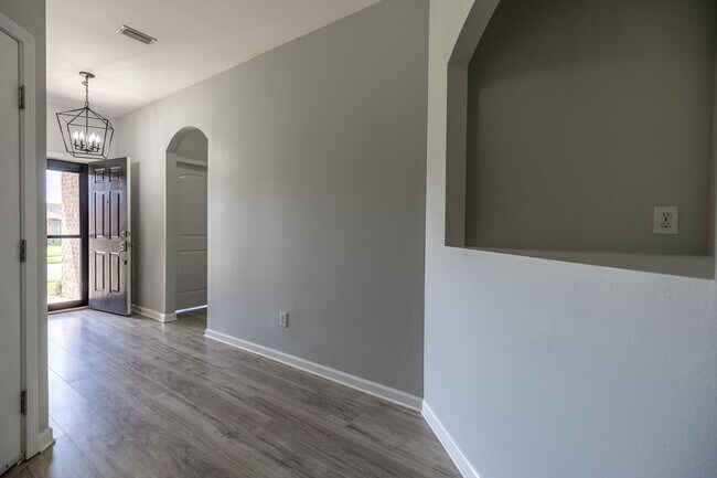 Building Photo - 10190 Fionn Loop