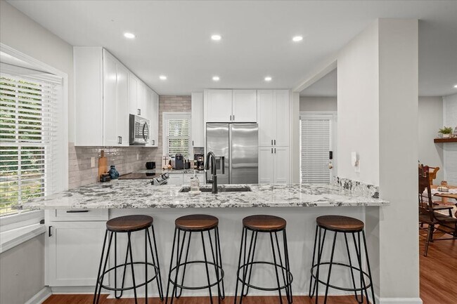 Building Photo - 541 N White St