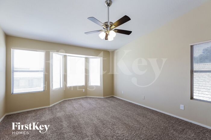 Building Photo - 912 E Baylor Ln
