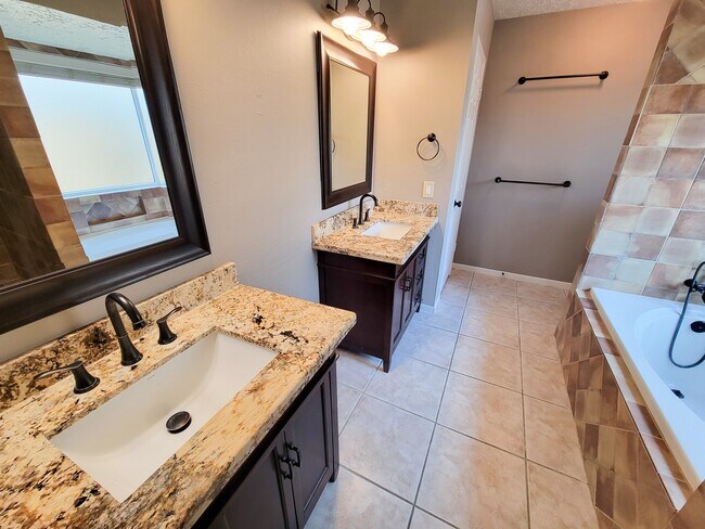 Building Photo - 14407 Sun Harbor Dr