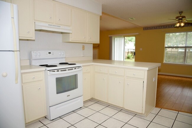 Building Photo - Central 3 Bedroom in Niceville!