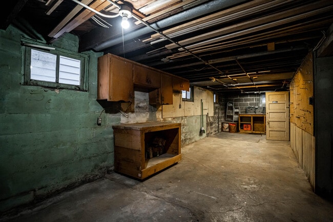 Building Photo - 168 E Rosedale Ave