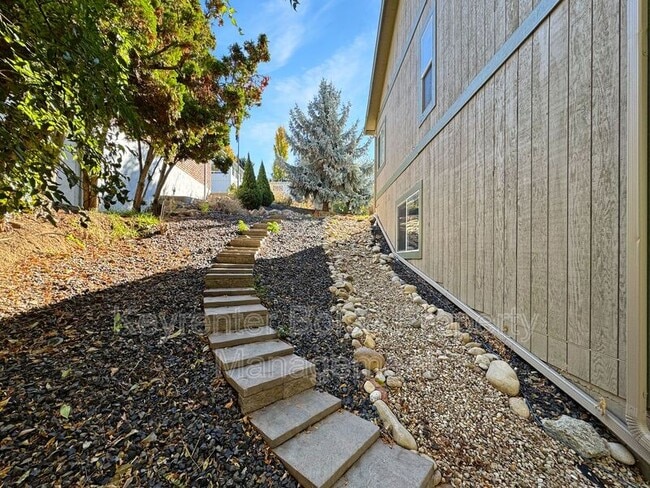 Building Photo - 2035 S Travertine Way