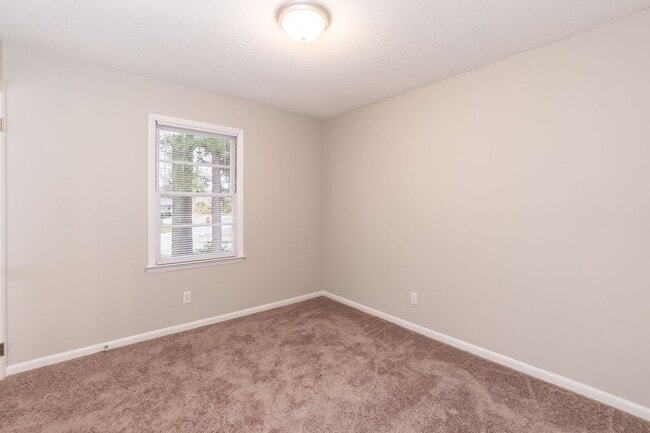 Building Photo - Beautiful Large Home in the Heart of Raleigh!