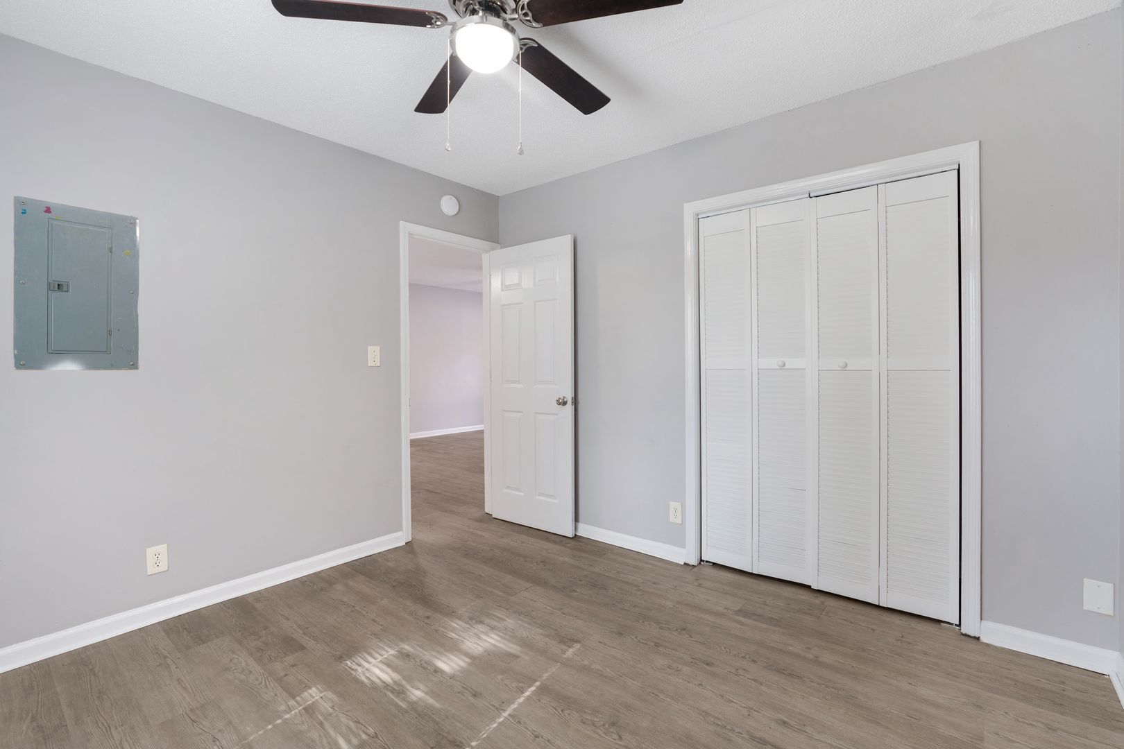 Building Photo - 185 Oak St