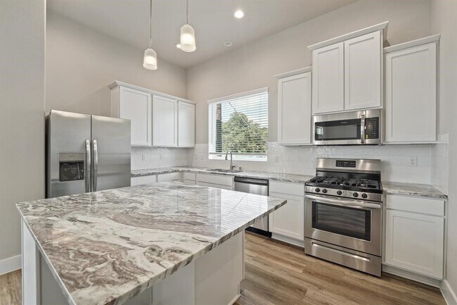 Building Photo - 9016 Lonestar Creekbend Ln