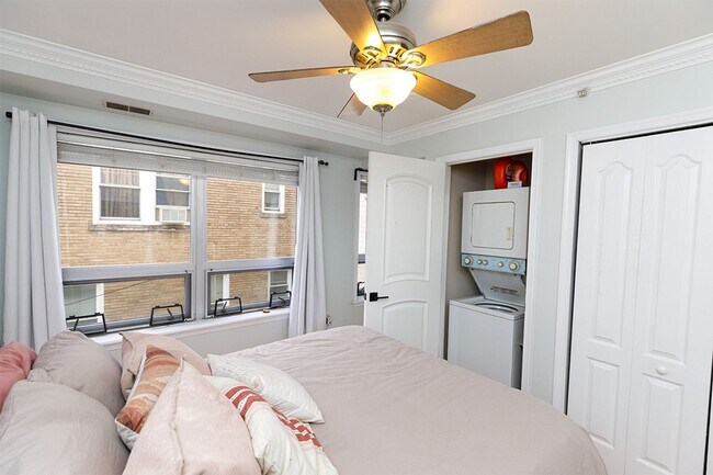 Building Photo - Fantastic Location Near Brightwood Park - ...
