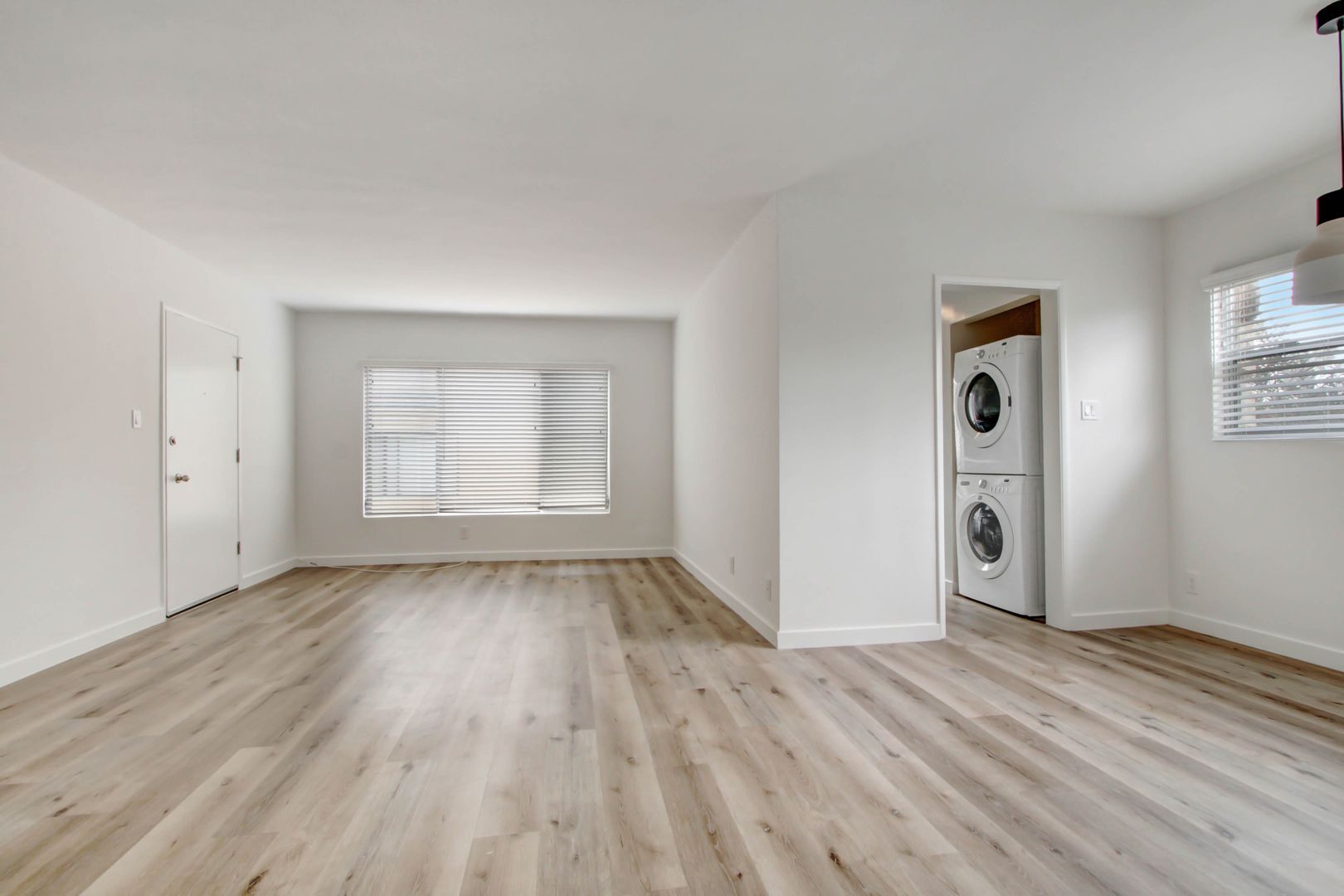 Building Photo - 943 6th St