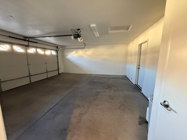 Building Photo - 751 Skyview Ln