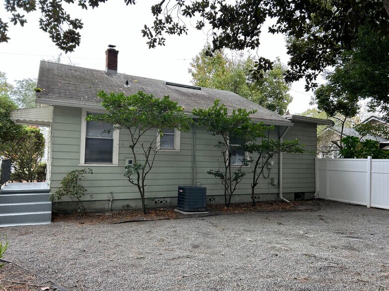 Building Photo - 2114 Arcadia Pl