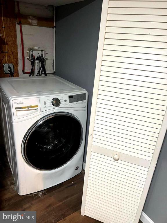 Building Photo - 2713 E Monument St