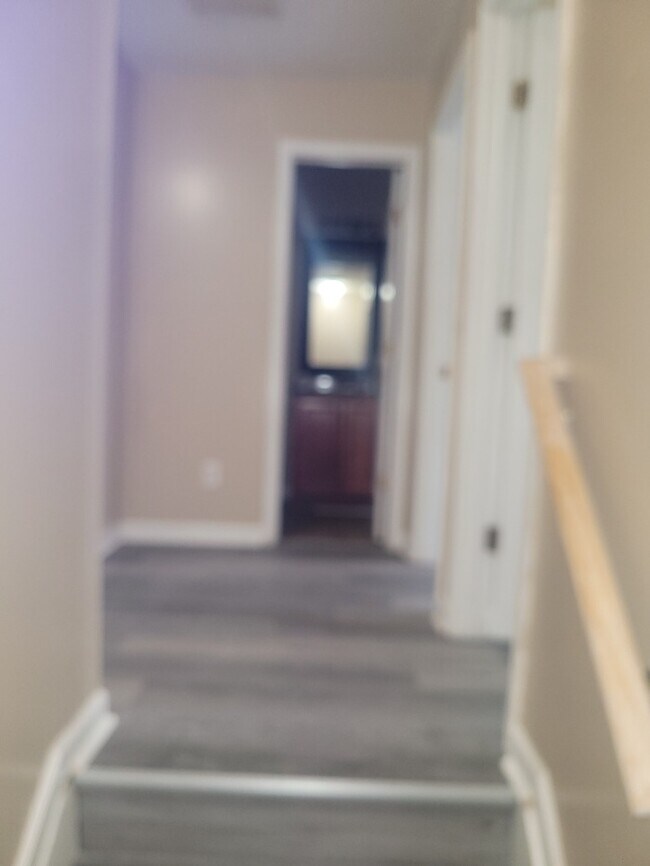 Building Photo - Four Bedroom Town Home Total Electric