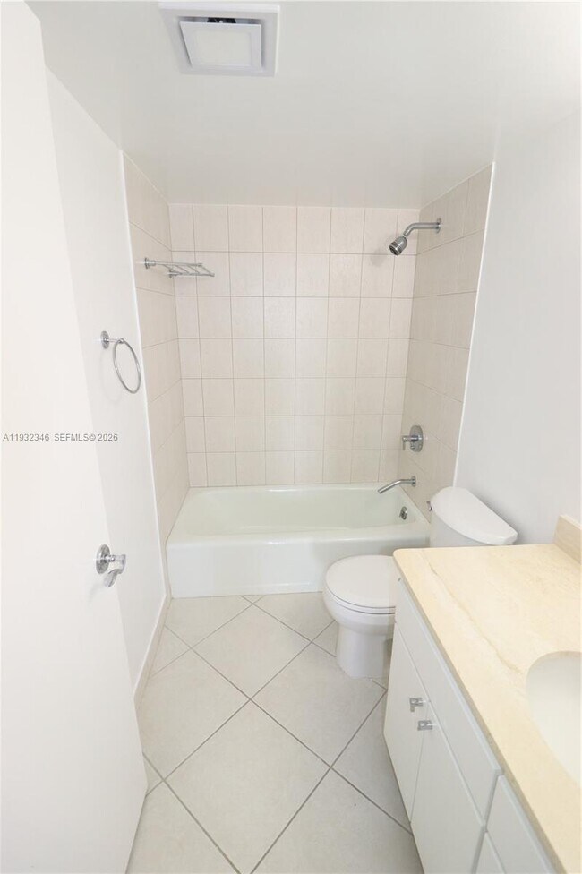 Building Photo - 151 Crandon Blvd