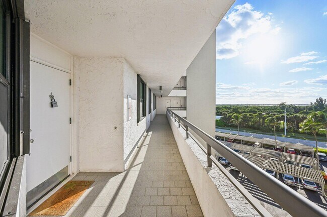 Building Photo - 8880 S Ocean Dr