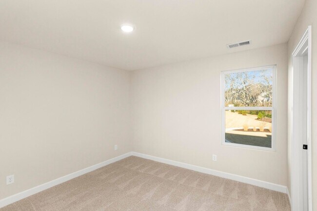 Building Photo - 521 Tappan Private Ln