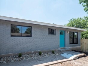 Building Photo - 2524 Glen Springs Way