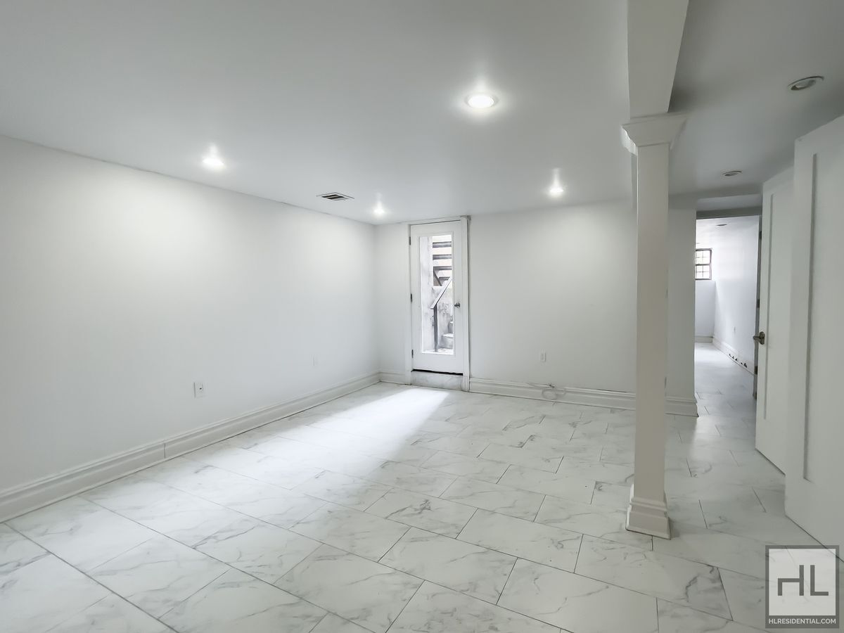 Building Photo - EASTERN PARKWAY / Spacious 4-Bed, 3-Bath D...