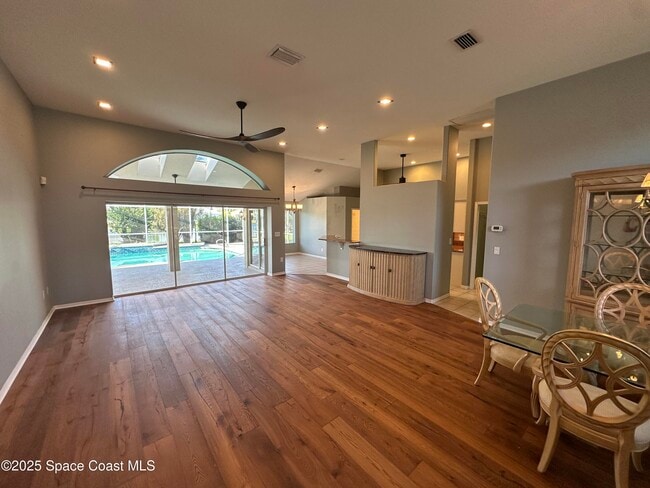 Building Photo - 908 Fostoria Dr