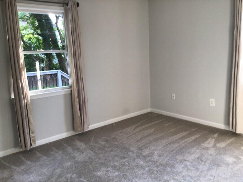 Brand new carpets in all rooms - 7288 Beechtree Ln