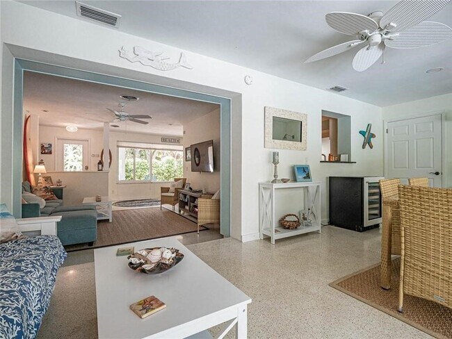 Building Photo - 912 Jasmine Ln