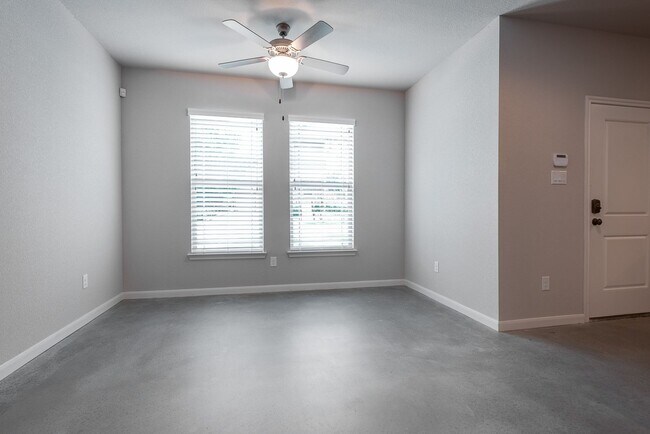 Building Photo - 2729 Lubbock Ave
