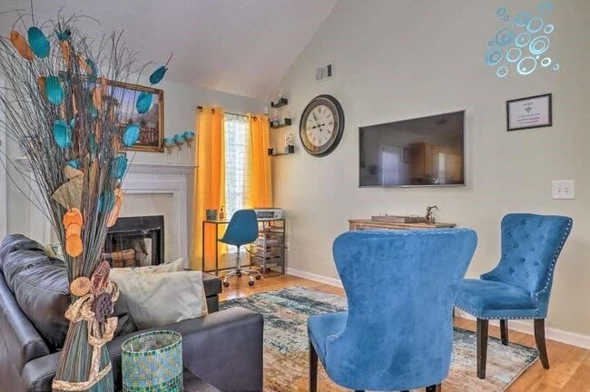 Building Photo - 483 Oak Dr