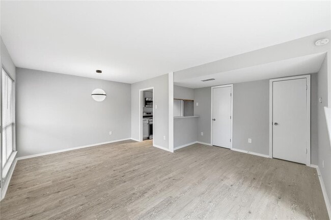 Building Photo - 2618 Ektom Dr