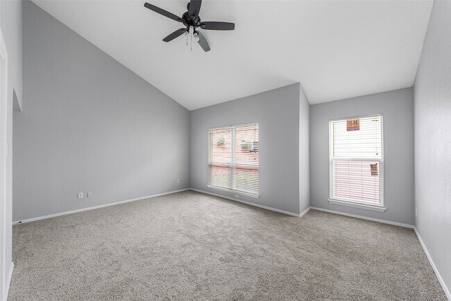 Building Photo - 6738 Eastridge Dr