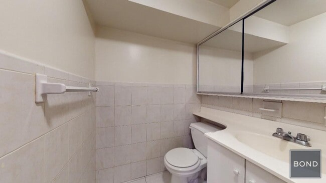 Building Photo - 255 W 93rd St