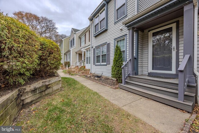 Building Photo - 8200 Maple Ridge Ave