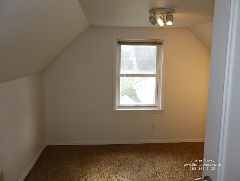 Building Photo - 1405 4th Ave NW